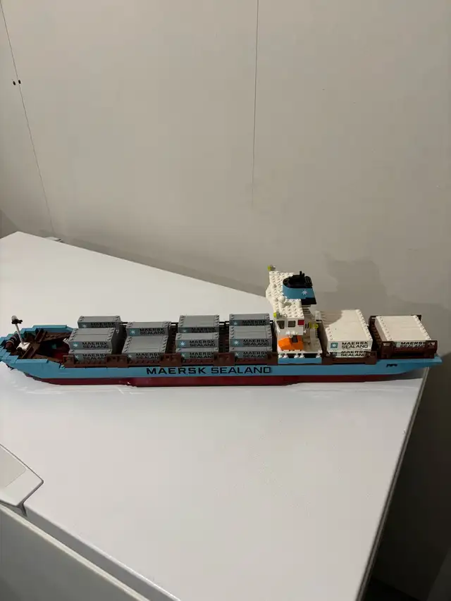 Lego - 10152 Maersk Sealand Container Ship in Toys & Games in Ottawa - Image 4