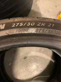 One 275/30/ZR21 MICHELIN tire