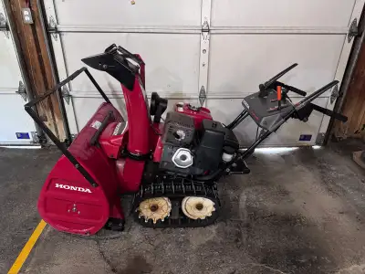 Honda HSS1332 Snowblower, View more