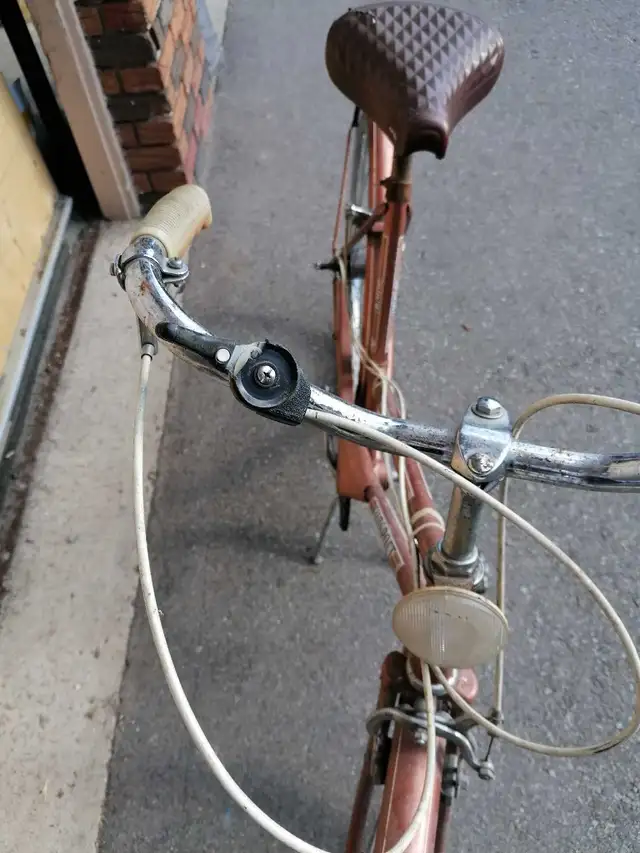 Vintage CCM Sun Sport Ladies Bike - Brown in Kids in City of Toronto - Image 3