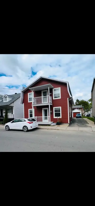 4 ET DEMI DISPONIBLE 1ER JUILLET -CENTRE-VILLE DE TROIS-RIVIÈRES