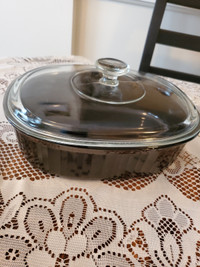2.5 Liter Oval Covered Casserole Classic  Black by Corning   