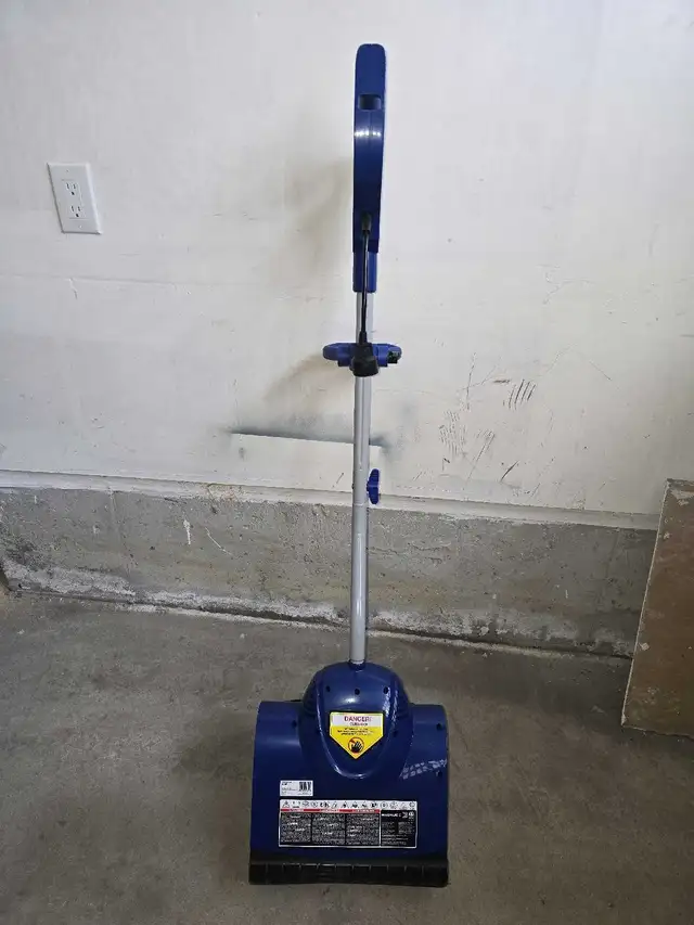 Snow Joe electric snow showel in Snowblowers in Mississauga / Peel Region - Image 6