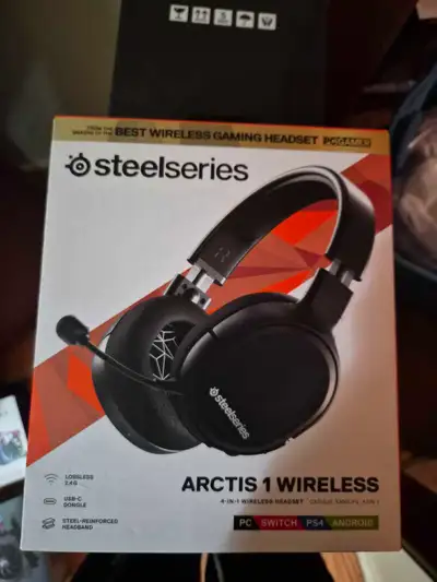 Selling used great shape Steelseries Arctis 1 wireless headset. Works perfectly, the mic works perfe...