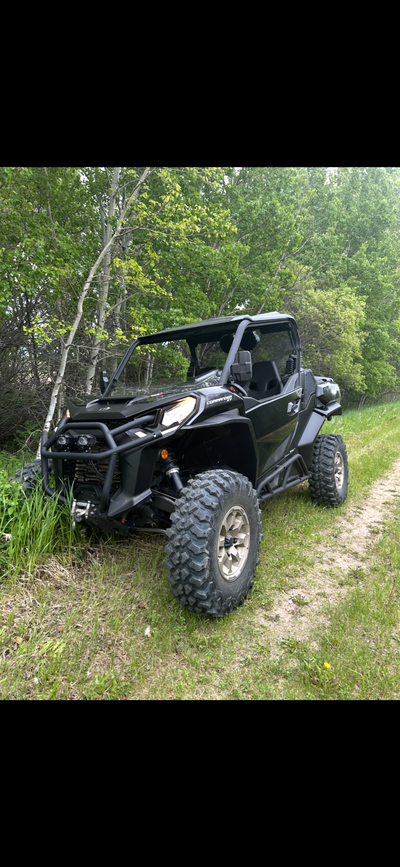 21 commander 1000xt, excellent shape, stereo, 1/2 windshield defender wheels and tires, winch. Aroun...