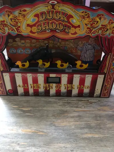 Step right up and test your skills with this classic Duck Shoot carnival game! In used condition, th...