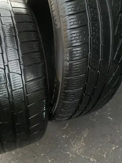we have a pair of Pirelli Winter SOTTOZERO 210 Series II tire off rim. MOE Run Flat technology. Fair...