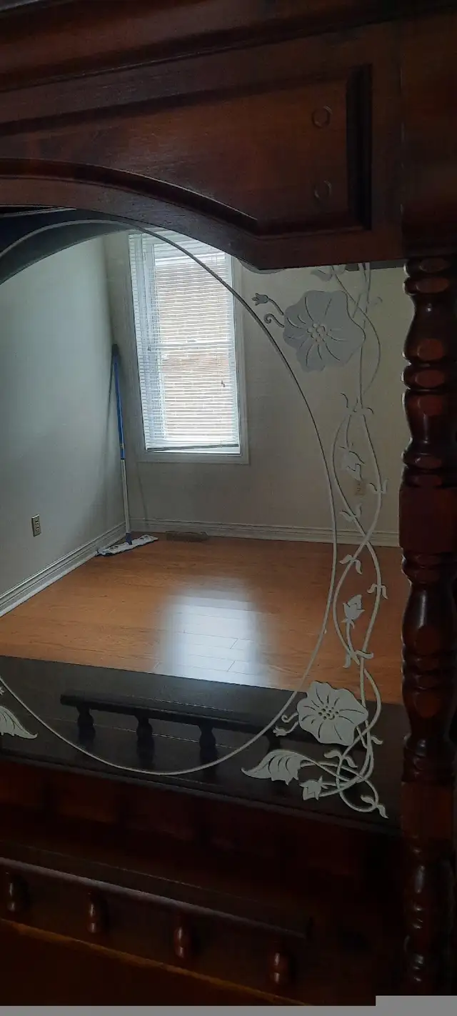 Dresser mirror only-used in Dressers & Wardrobes in Oshawa / Durham Region - Image 5