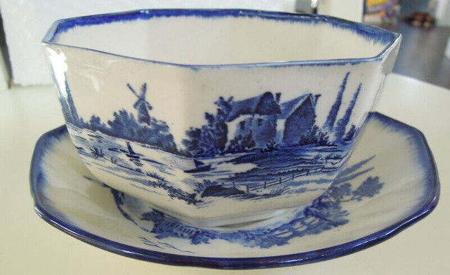 Vintage Royal Doulton Dalton Norfolk Blue & White china in Arts & Collectibles in Markham / York Region - Image 4