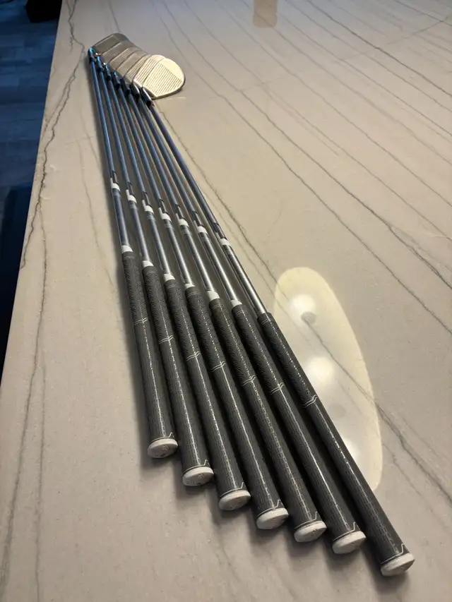 Taylormade M6 ladies golf clubs in Golf in Ottawa - Image 2