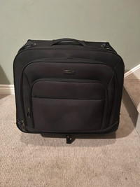 Samsonite Luggage Spinner! 15$ O.B.O