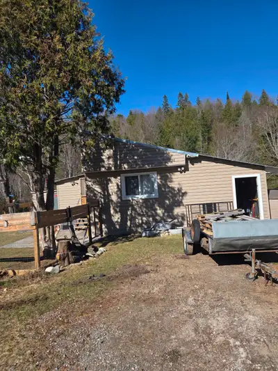 Mobile home for sale on leased land , Pars Trailer Park Heyden On. , lot fees under 500 / month , ne...