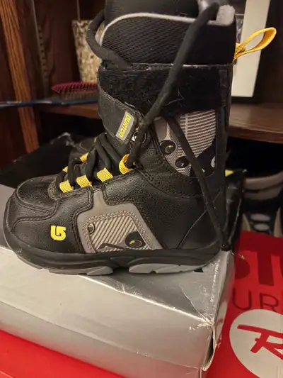 Kids snowboard boots Burton size 1 , View more