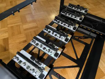 6gpu chassis with all the risers. It’s missing two fans.