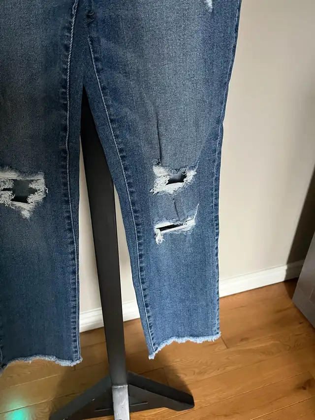 Brand New Kendall+Kylie high rise slim straight jeans in Women's - Bottoms in Barrie - Image 8