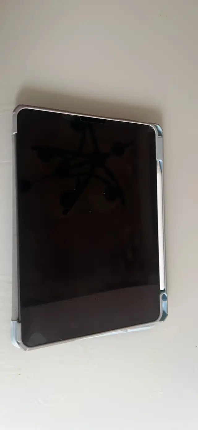 iPad Air 4th generation in iPads & Tablets in Edmonton - Image 5