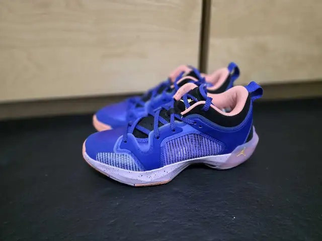 Nike Jordan 37 Low in Men's Shoes in Mississauga / Peel Region - Image 2