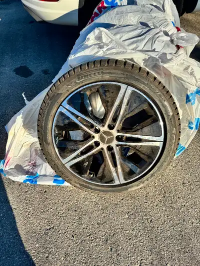 225/45/R18 4 All Weather Pirelli Sotto Zero 3 Almost brand new. Come with tires and rims Give me an...