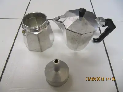 Up for sale is a vintage classic Bialetti Moka Express Omegna Six Cup Espresso Maker in excellent us...