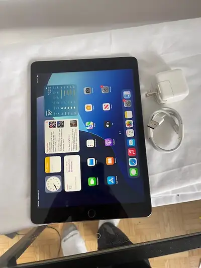 ALMOST NEW APPLE IPAD 9 SPACE GREY 64GB 10,2 INCH, View more