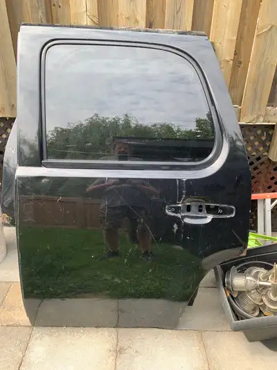 Available are2 rear doors for Tahoe Yukon Escalade from 2007 to 2013 70.00 $ each call 416-677-9898