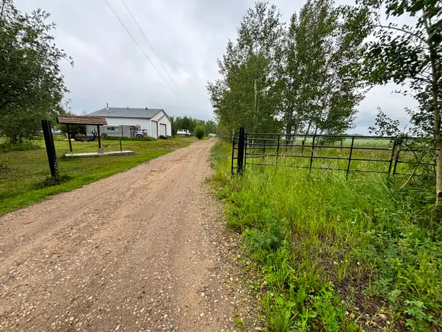 Acreage with SHOP!!!