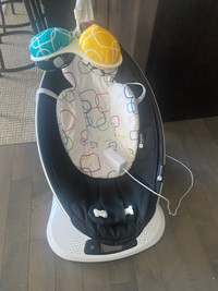 4Moms Mamaroo swing 