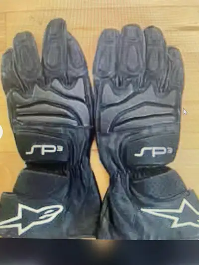 All Leather Ladies Medium gauntlet style gloves. Barely used, excellent condition. Paid $120.00, sel...