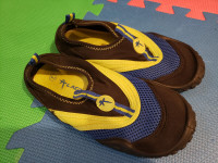 Kids water shoes sz. 3