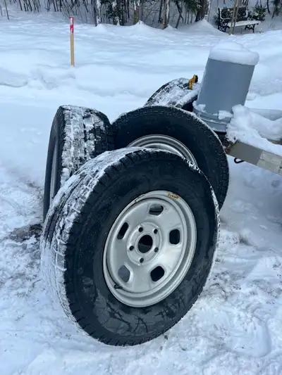 À vendre : 4 pneus d’hiver YOKOHAMA ICE GUARD 265/70 R17 115S ✅ Utilisés seulement 1 hiver ✅ Excelle...