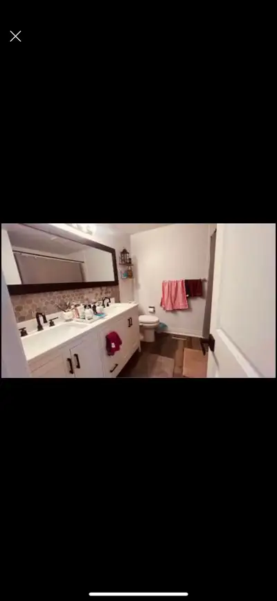 Two private rooms are available for rent asap. Close to all the amenities like school, bus stop, gro...