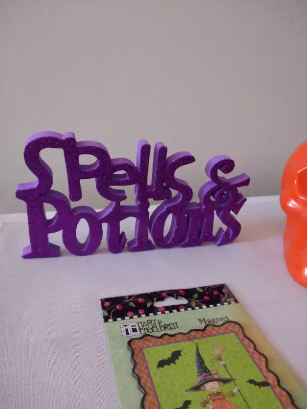 Halloween Decorations 9pcs in Holiday, Event & Seasonal in Ottawa - Image 7