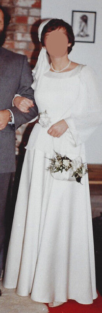 Robe de mariée, chapeau et mini-bourse ou robe de bal