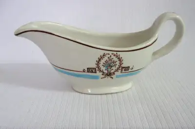 PETIT SAUCIER VINTAGE RESTAURANT WARE GRAVY BOAT English spoken, p.m. me if details are needed Petit...
