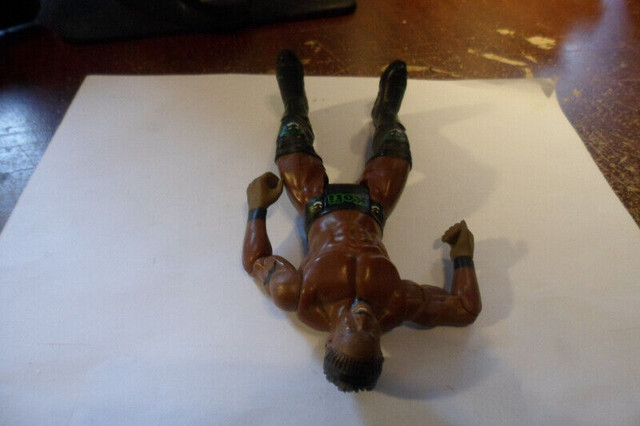 Kofi Kingston  Wrestling figure wwe wwf mattel 2010  Flexforce B dans Art et objets de collection  à Victoriaville - Image 3