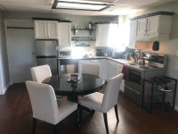 Bright spacious 1BR 1BA ground lvl suite - New Westminster house