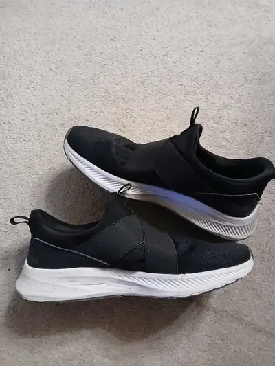 Black running shoes, size 9, View more