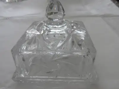 Beurrier avec couvercle, salière et poivrière , verre vintage, View more