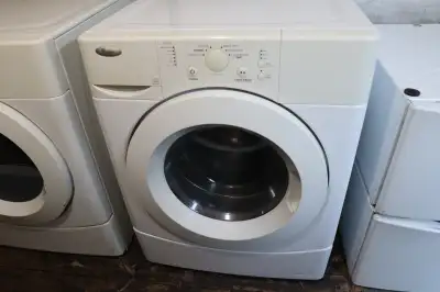 Laveuse Whirlpool. présentement non fonctionnelle (il semble y avoir un problème avec la barrure aut...