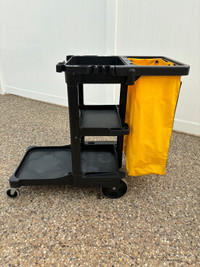 Rubbermaid Janitor Cart includes bag