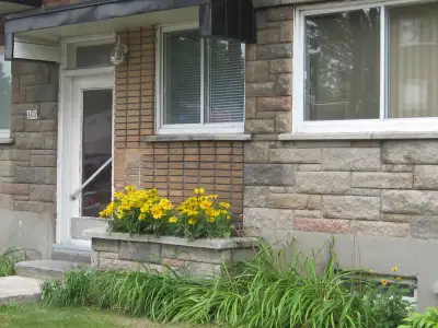 Très beau logement ensoleillé 2 1/2 à louer.