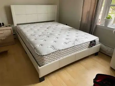 Cadre de lit et matelas Queen size, View more