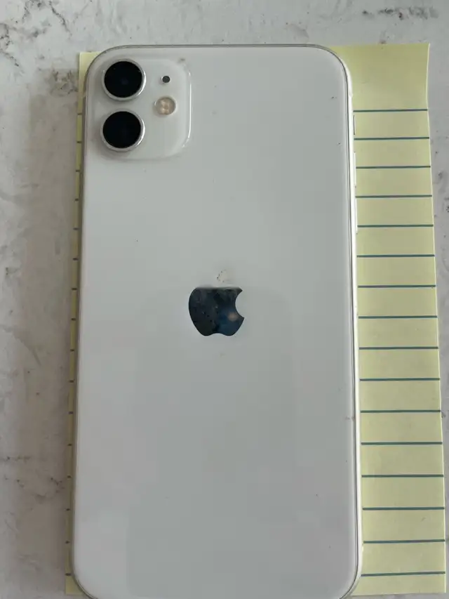 iPhone 11 64GB in Cell Phones in Kingston - Image 3