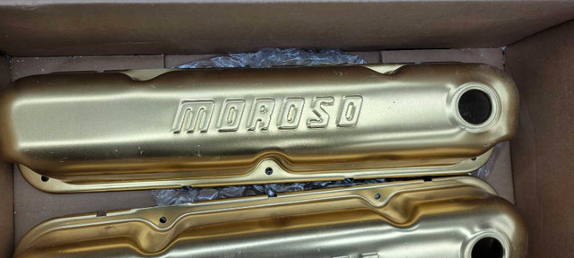 NOS Gold Moroso Valve Covers  in Engine & Engine Parts in Barrie - Image 2
