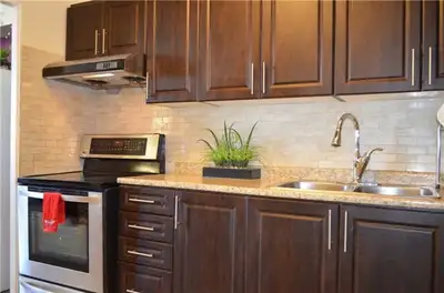Text or call: 416-939-6968 Bright and modern one-bedroom condo available for rent in a desirable nei...