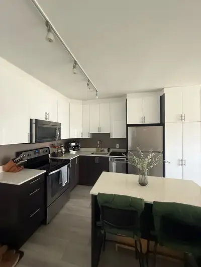Lease Takeover Looking for someone to take over our lease for a beautiful penthouse 1-bedroom apartm...