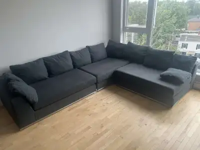 EXCELLENT CONDITION 3 MODULAR SEATER PICK UP ONLY $799