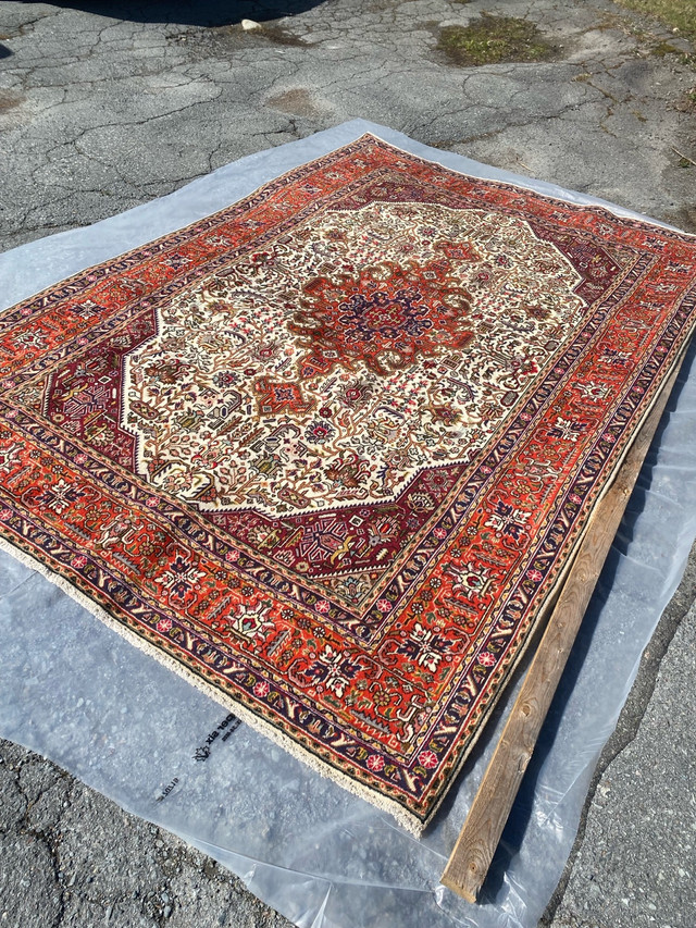 Persian rug 9-8”-6-6” in Rugs, Carpets & Runners in Bedford