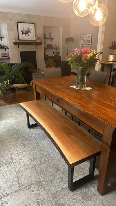Banc prêts et sur commande . À partir de 160$ , View more