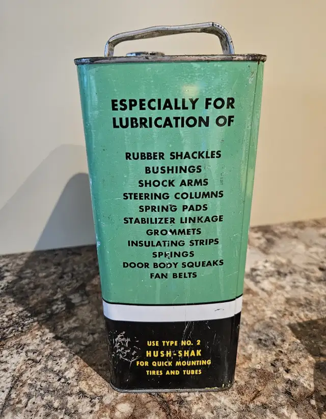 Vintage Whiz hush-shak oil can in Arts & Collectibles in Kelowna - Image 5